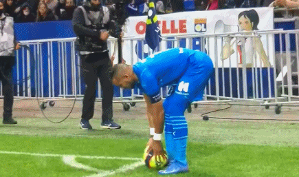 天空体育：尽管有伤在身，格伊仍有望出战狼队（天空体育：格伊带伤，或出战狼队）