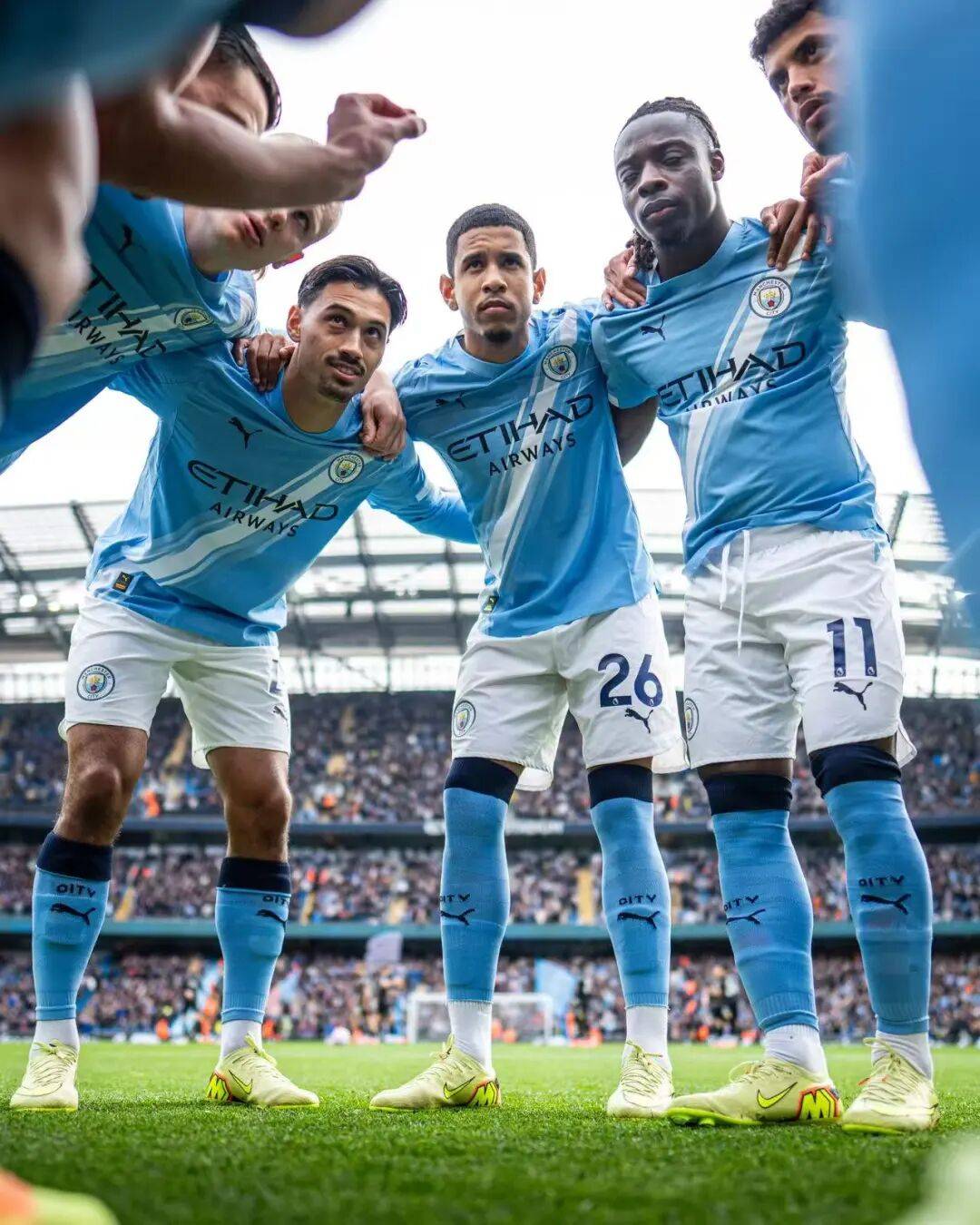 姆巴佩伤愈回归！皇马防线全面告急 阿隆索迎来一丝喜讯（姆巴佩伤愈复出！皇马后防岌岌可危，阿隆索传来一线利好）