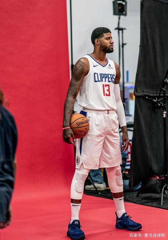 尤文官方：弗拉霍维奇已成功接受手术，将于明日开始康复计划（尤文官宣：弗拉霍维奇手术顺利，明日起开启康复计划）