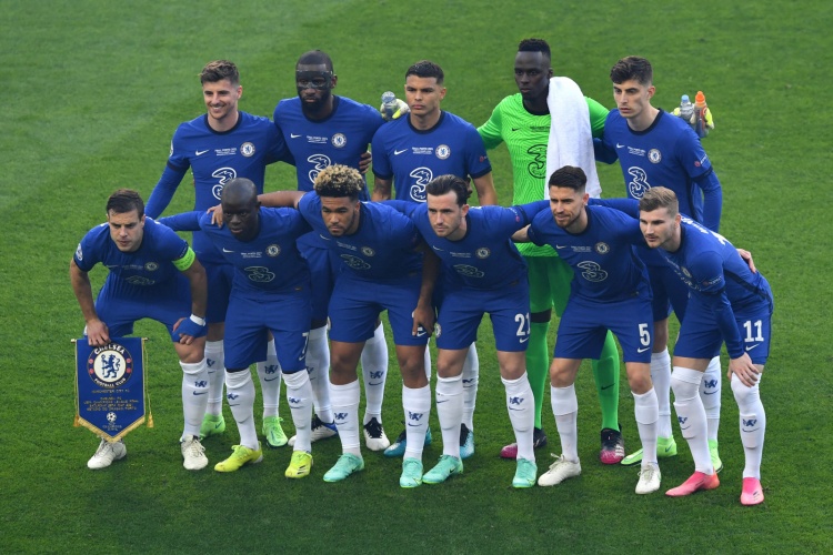 萨里：建议把VAR设备放的离替补席远一点，裁判需要冷静判断（萨里呼吁将VAR设备与替补席保持更大距离，裁判需冷静作出判罚）