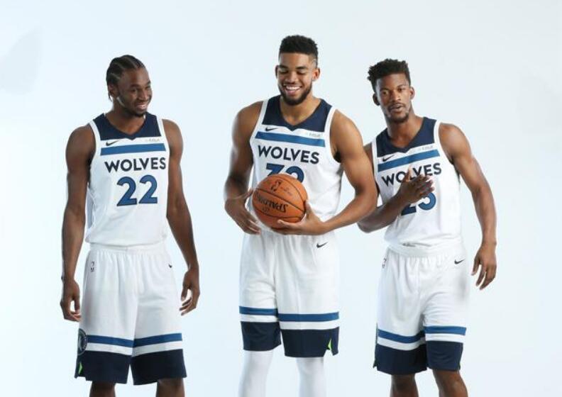 记者：哥甲中场萨缅托满意铁人的报价，目前仅需协商转会事宜（记者：哥甲中场萨缅托已认可铁人报价，转会仅待细节谈妥）