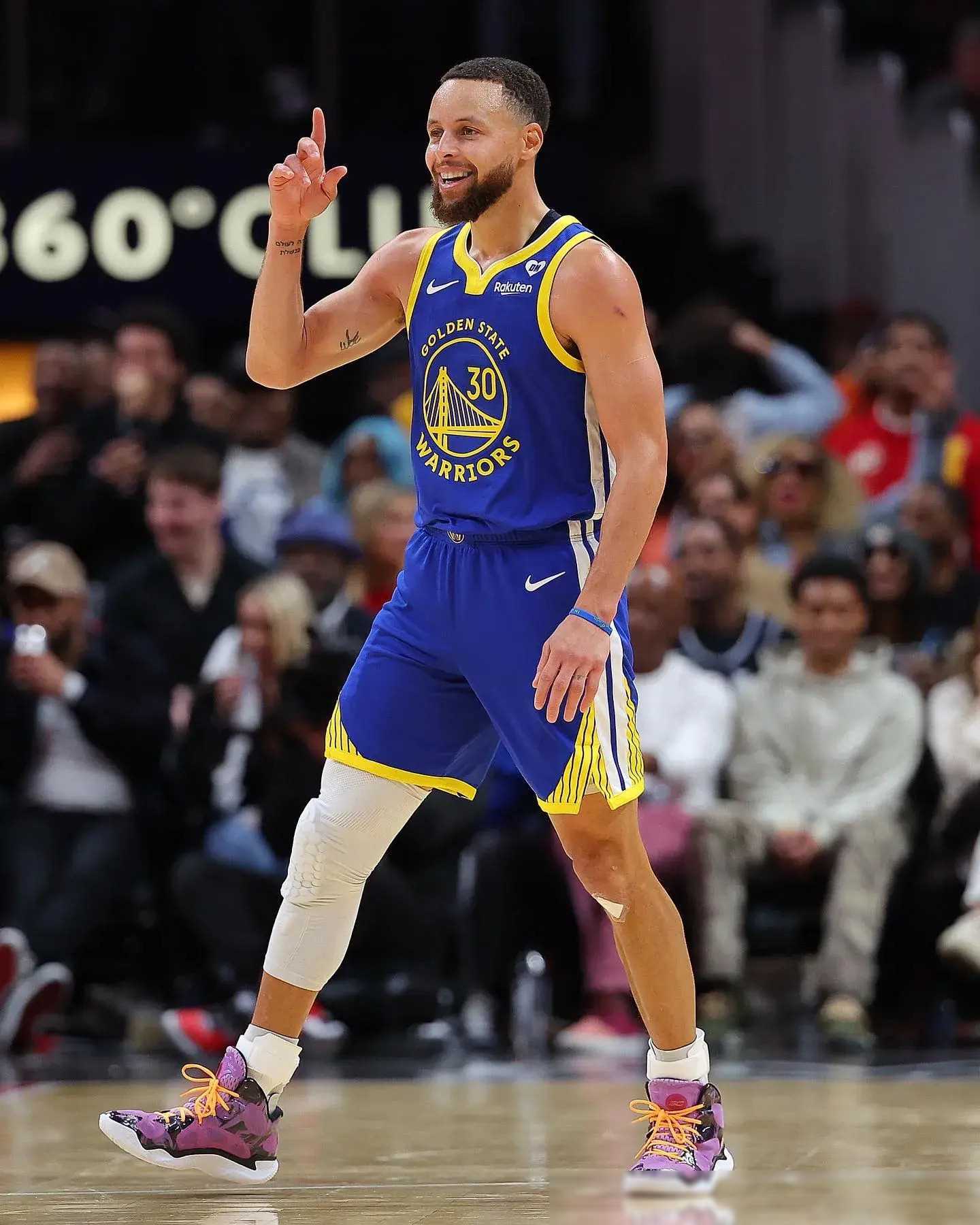 尽力局！25分钟轰23+6被迫打卡 41岁勒布朗0失误在场-18显悲凉（拼到极限！25分钟23+6被动收工，41岁勒布朗零失误却在场-18令人唏嘘）