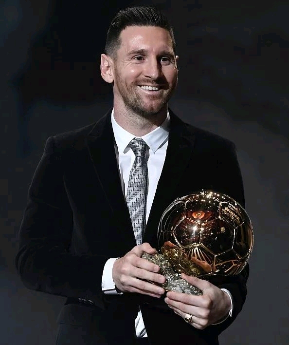 晨读｜里昂欧联杯狂胜领跑 紫百合欧协联主场告负（晨读｜里昂欧联大胜登顶 紫百合欧协联主场失守）