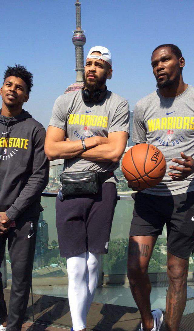 响应中足联文明行动月号召，青岛西海岸启动文明球迷评选活动（青岛西海岸启动文明球迷评选，积极响应中足联文明行动月）