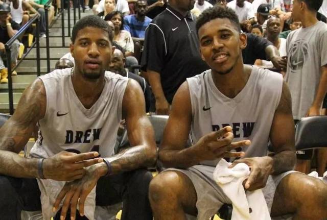 西雅图大学70-66华盛顿大学 淡厚然替补出战8分钟 7中4砍下9分2板（西雅图大学70-66险胜华盛顿大学，淡厚然替补8分钟7投4中斩获9分2篮板）