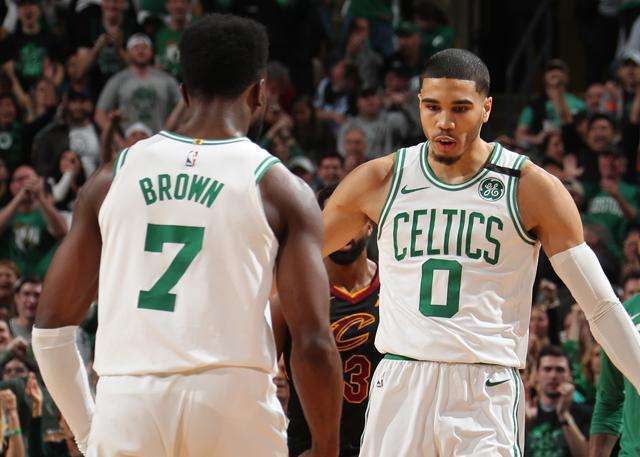 NBA圣诞大战看点：克莱重回大通中心，詹姆斯杜兰特再相遇（NBA圣诞夜焦点：克莱重返大通中心，詹姆斯与杜兰特再度对决）