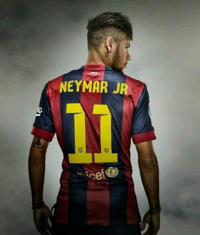 英超战报：B费2射1传，姆伯莫破门，曼联4-1狼队（英超快讯：B费梅开二度送助攻，姆伯莫破门，曼联4比1击退狼队）