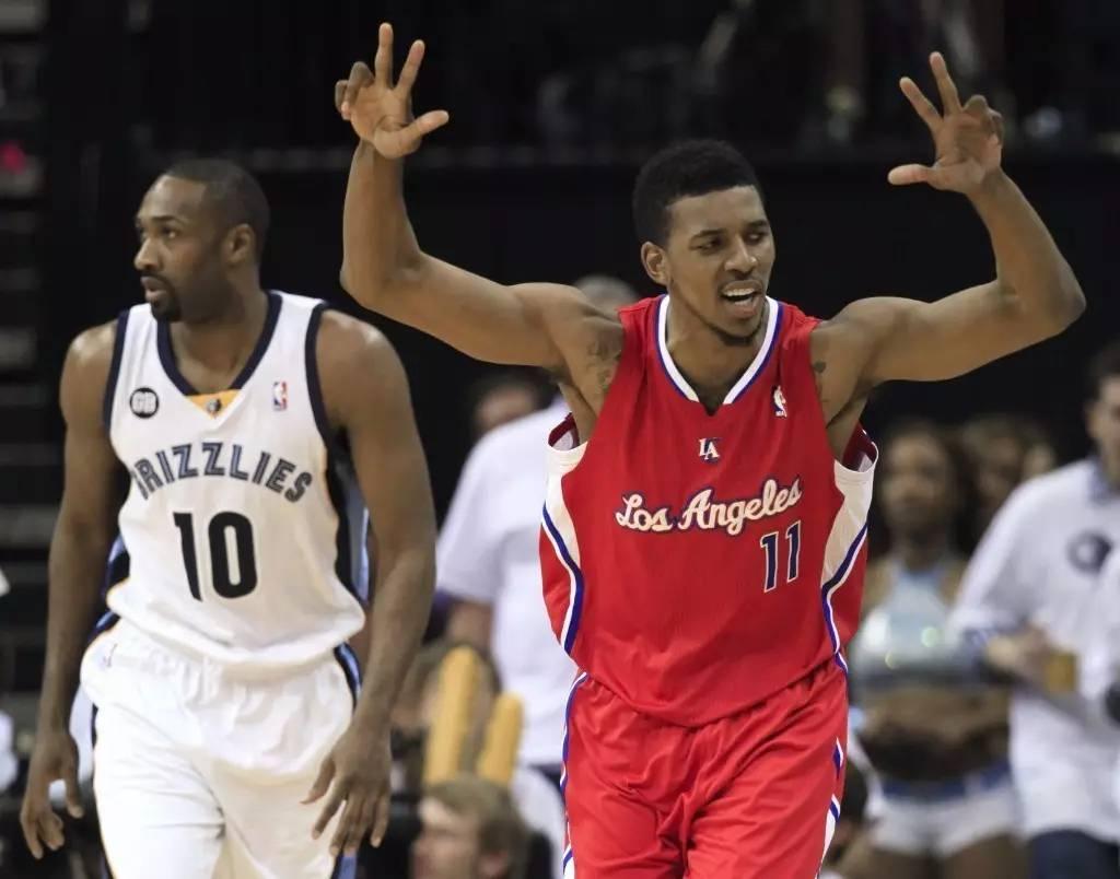 麦卡利斯特：我们站在球队这边，希望萨拉赫能够尽快归来（麦卡利斯特：支持全队，盼萨拉赫早日回归）