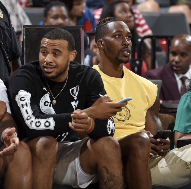 足球报：张外龙这几年一直关注铜梁龙，冲超后他独坐良久（足球报：张外龙多年关注铜梁龙，冲超后独自静坐良久）