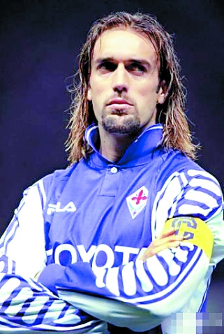 载入史册！阿根廷晒球队卡塔尔世界杯夺冠海报，梅西捧杯C位（铭刻史册！阿根廷发布卡塔尔世界杯冠军海报，梅西捧杯居C位）