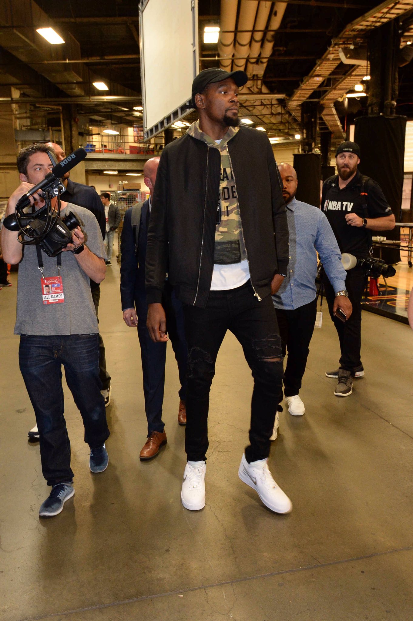 博主：此前长期养伤的国安外援斯帕伊奇正式归队（据博主消息，久伤缺阵的国安外援斯帕伊奇已正式回归球队）