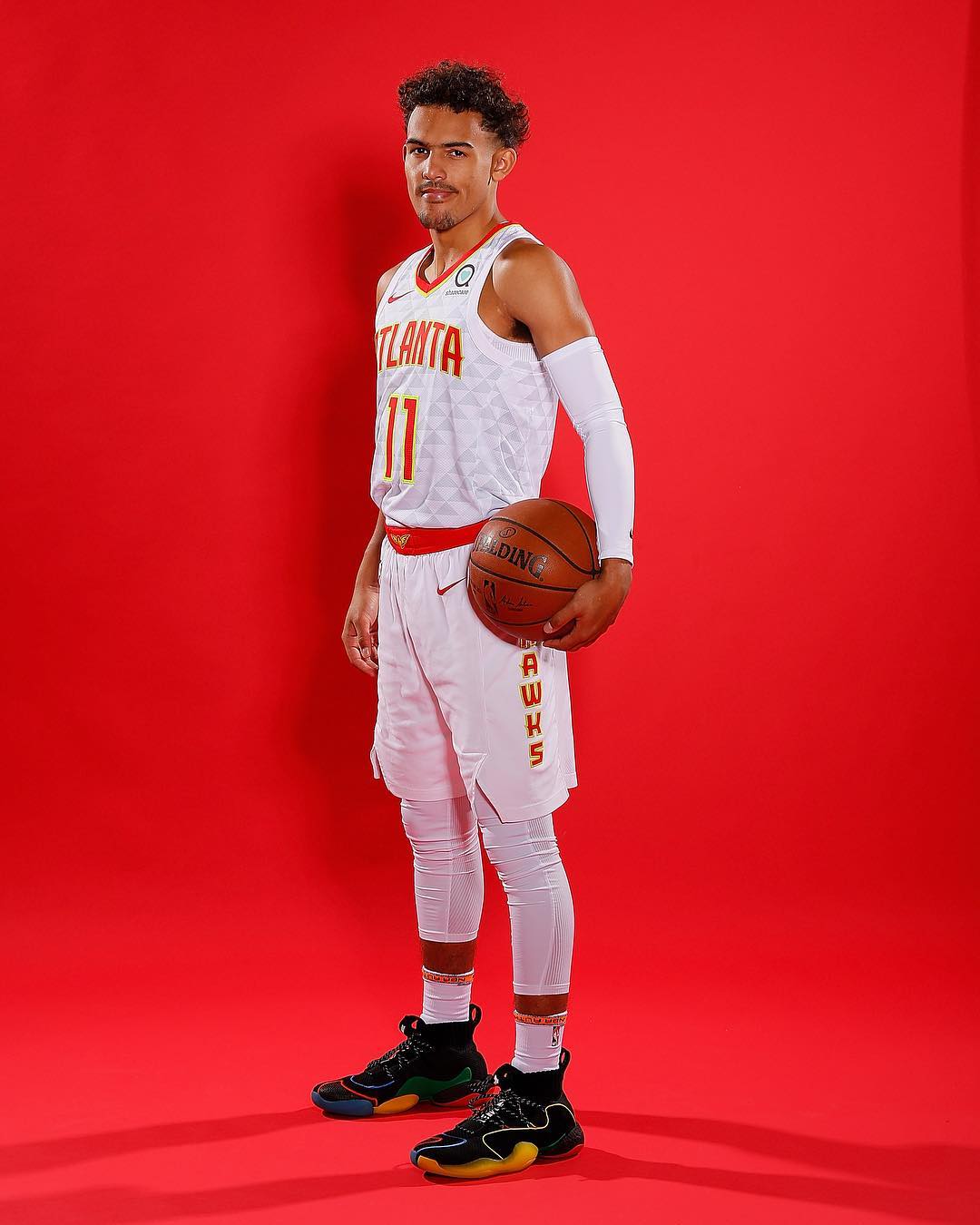 赫内斯：明年目标是德甲冠军；已准备庆祝活动？我们不想傲慢（赫内斯：下赛季目标德甲冠军；庆祝提前准备？不，我们不想显得傲慢）