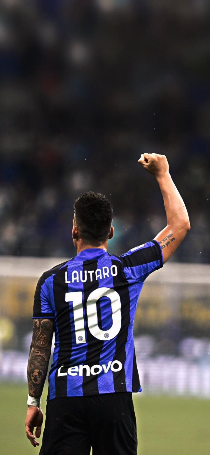 巴特勒半场8中5拿到16分，库里7中2仅5分（半场数据对比：巴特勒8投5中砍16分，库里7投2中仅得5分）