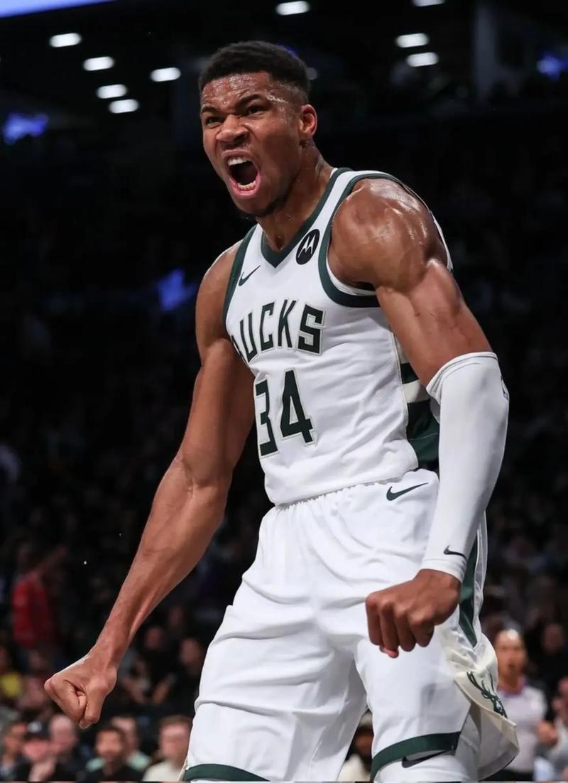 圣诞大战上演神仙打架！华子砍44+6+极限绝平，约基奇轰56+16+15比赛回顾：爱德华兹化身乔丹约基奇统治进攻端（圣诞夜巅峰之战：爱德华兹化身乔丹44+6压哨绝平，约基奇56+16+15统治进攻端）