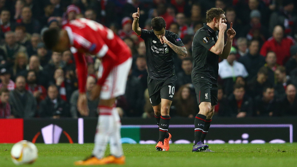 广州对徐杰犯规，裁判未响哨！替补席众将摊手挠头疑惑不解（徐杰遭广州队犯规未获吹罚，裁判未响哨，替补席众将摊手一脸疑惑）