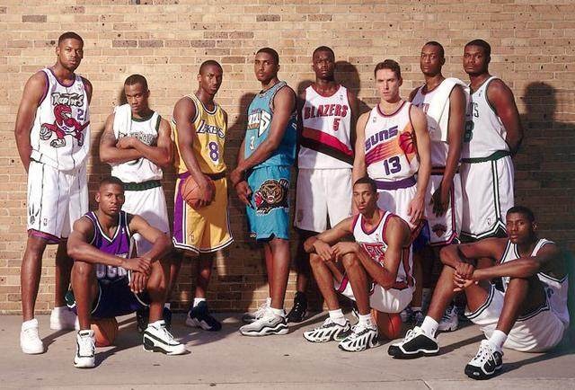 意媒：库普梅纳斯转型中卫表现亮眼，尤文中场补强成当务之急（意媒称库普梅纳斯改踢中卫表现抢眼，尤文中场补强迫在眉睫）