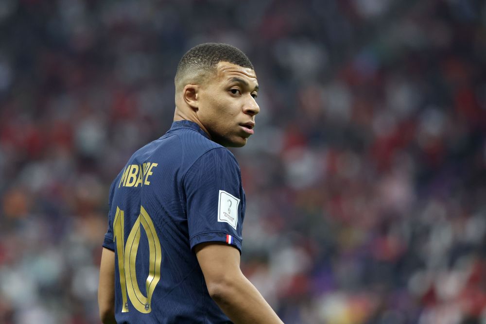 媒体人：中国女足有必要请洋帅吗，面上是孙雯管，实际是谁？（媒体人质疑：中国女足是否该聘请外籍主帅？表面由孙雯主管，真正拍板者是谁？）