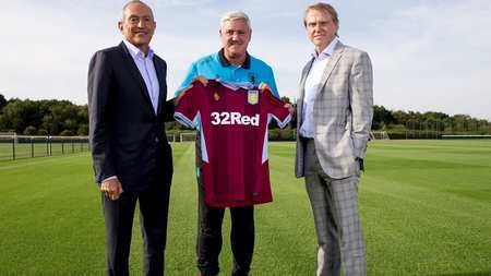 TA：在麦克拉伦执教牙买加时，他曾自掏腰包为工作人员买机票（TA：麦克拉伦执教牙买加期间曾自费为工作人员购机票）