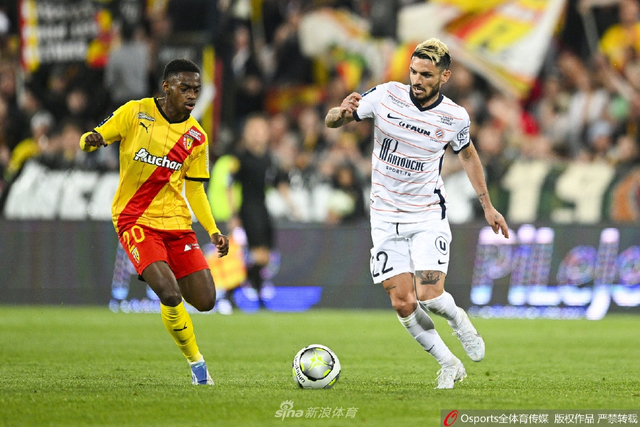 半场： 萨索洛2-1佛罗伦萨，曼德拉戈拉点射，沃尔帕托破门（半场战报：萨索洛暂2-1领先佛罗伦萨，曼德拉戈拉点球命中，沃尔帕托破门）