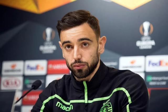 同一轮皇马和巴萨都获点球+对手罚下1人，西甲11年来首次（西甲时隔11年再现一幕：皇马与巴萨同轮获点球，各自对手均被罚下一人）