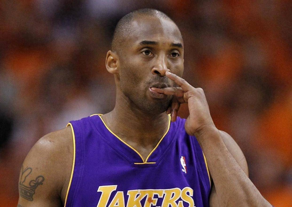 队报：纽约市长是阿森纳铁杆球迷，枪手旧将沙马赫给他送球衣（队报：纽约市长是阿森纳死忠，前枪手沙马赫赠其球衣）