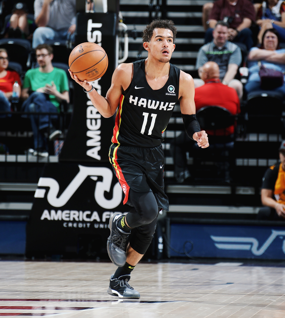 中超赛场争议判罚：VAR判罚引发热议,（中超场上风波再起：VAR判罚成焦点）