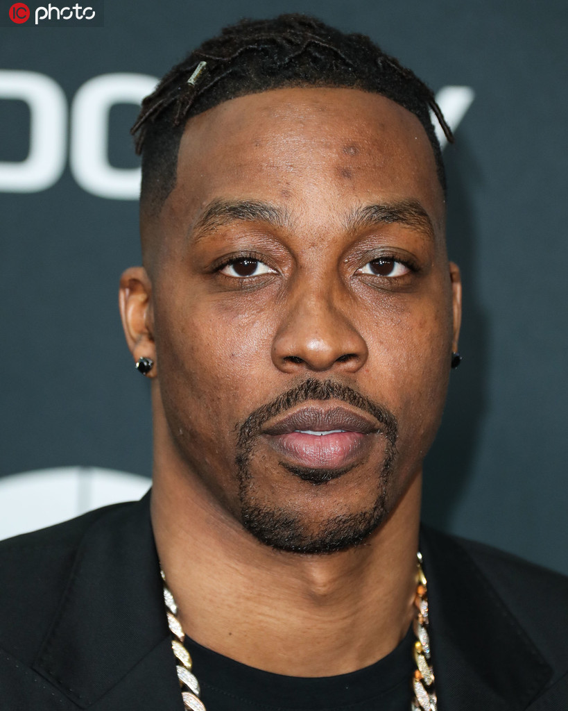 斯基拉：米兰双雄仍在关注索莱，是否行动取决于球员性侵指控（斯基拉：米兰双雄继续关注索莱，是否出手取决于针对球员的性侵指控进展）