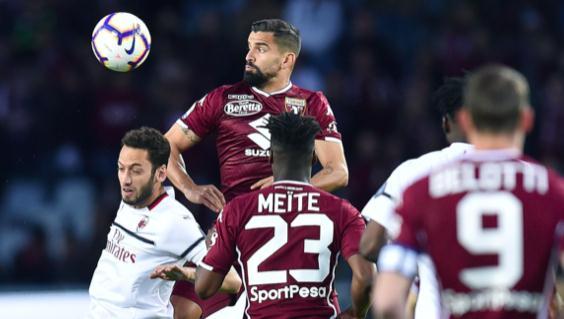 [国内足球]武磊上演帽子戏法 上海海港晋级四强.