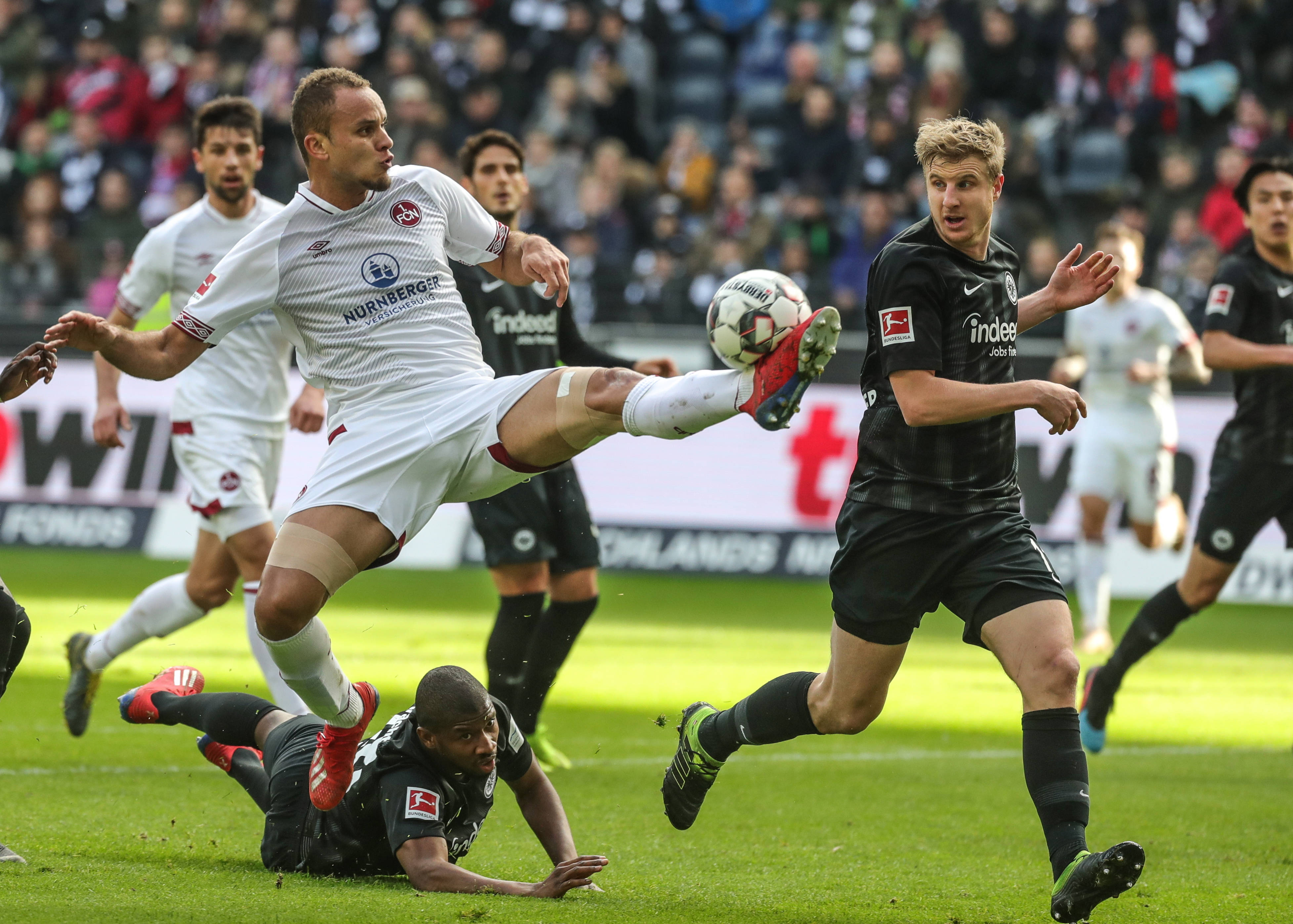 穆帥熱身賽再現騷操作！換下奧亞爾卻沒把球員換上場！.