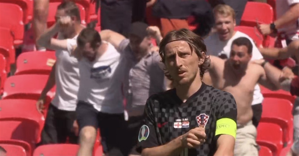 穆帥熱身賽再現騷操作！換下奧亞爾卻沒把球員換上場！.